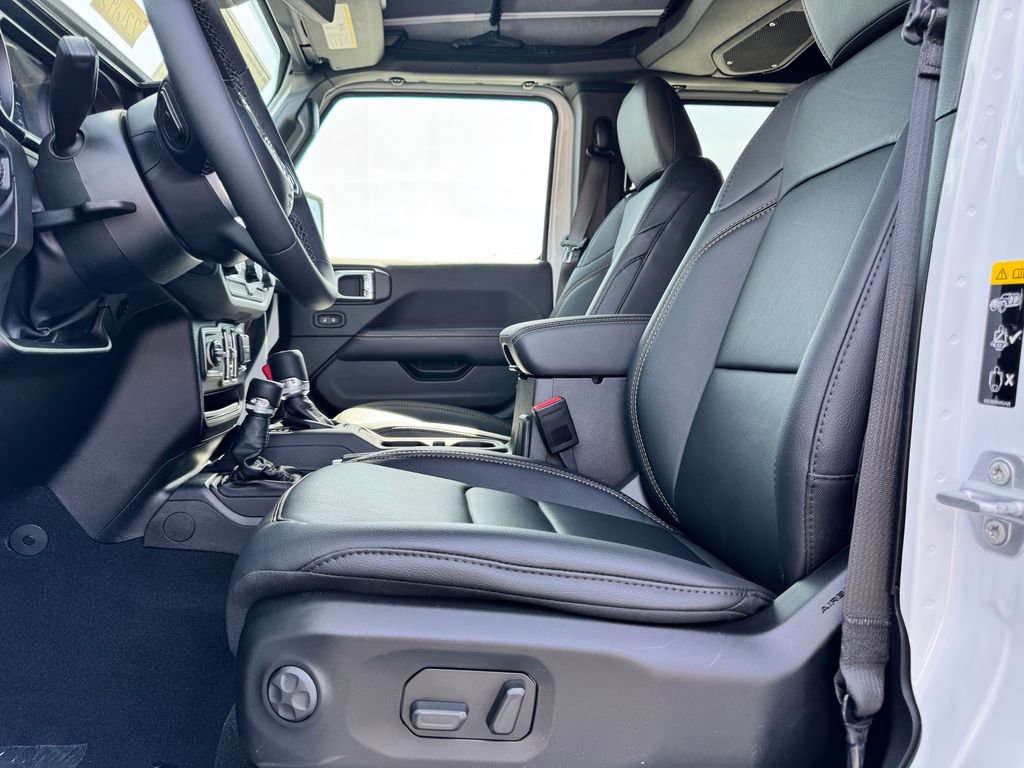 New 2026 Jeep Wrangler Unlimited Sahara AWD/4WD image 15