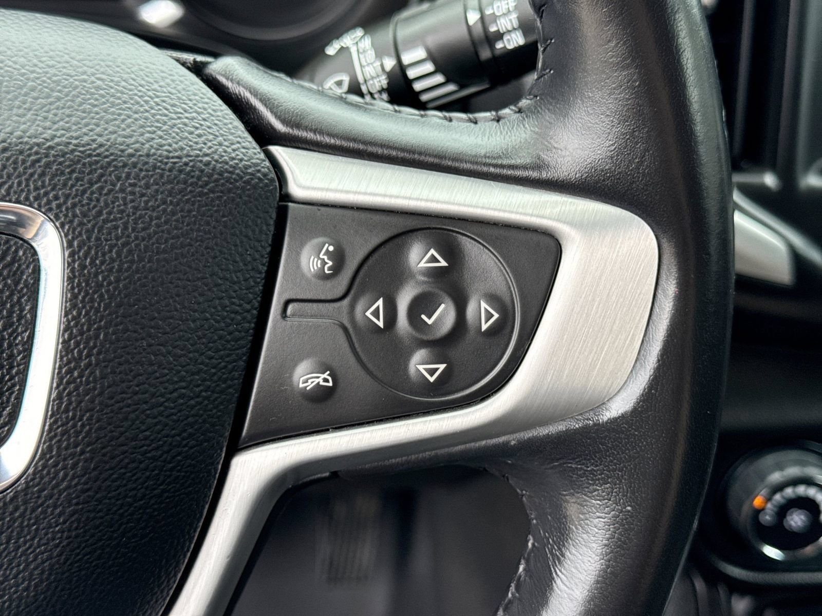Used 2020 GMC Terrain SLE FWD image 26