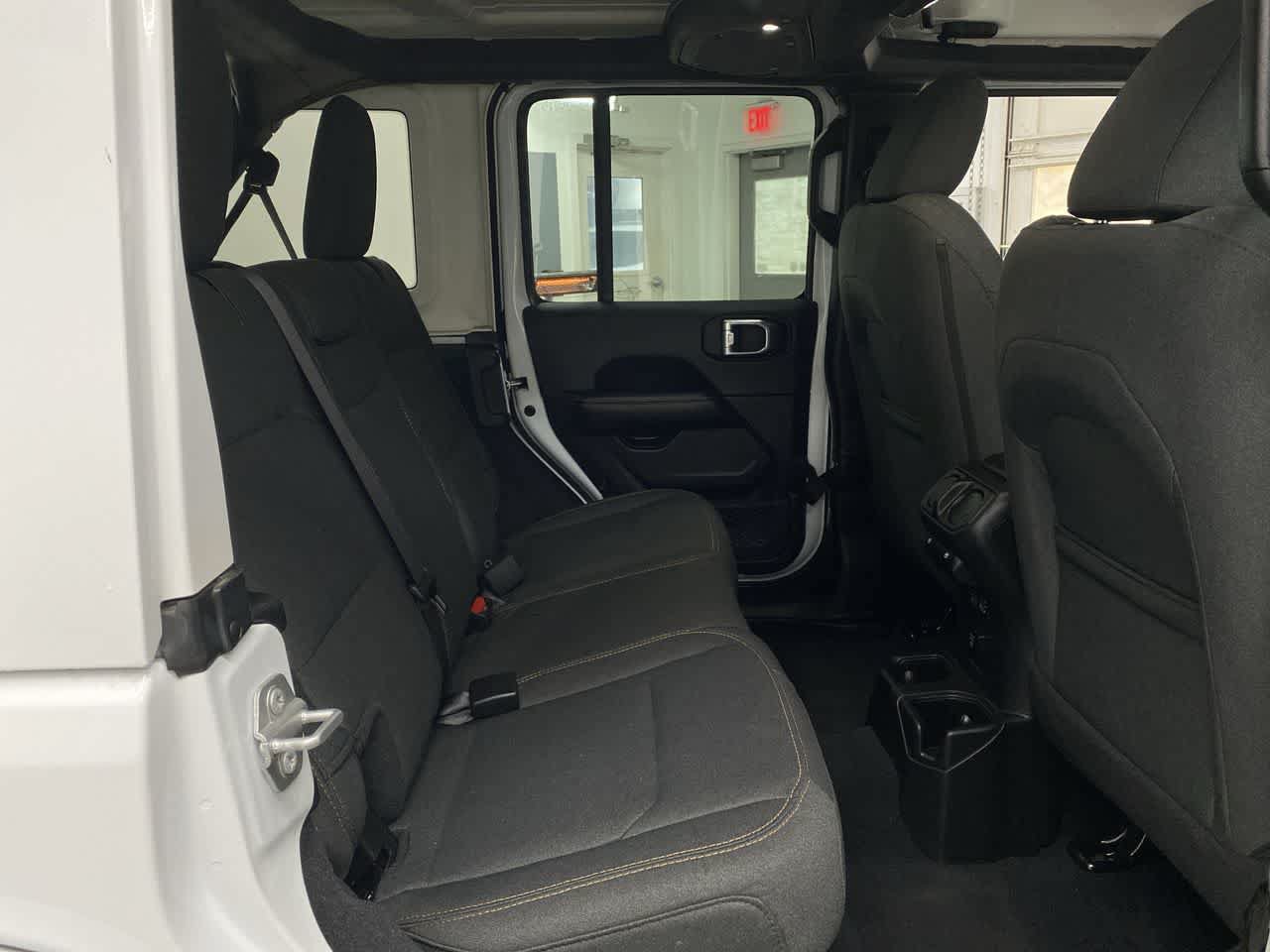 Used 2025 Jeep Wrangler Unlimited Sahara AWD/4WD image 17