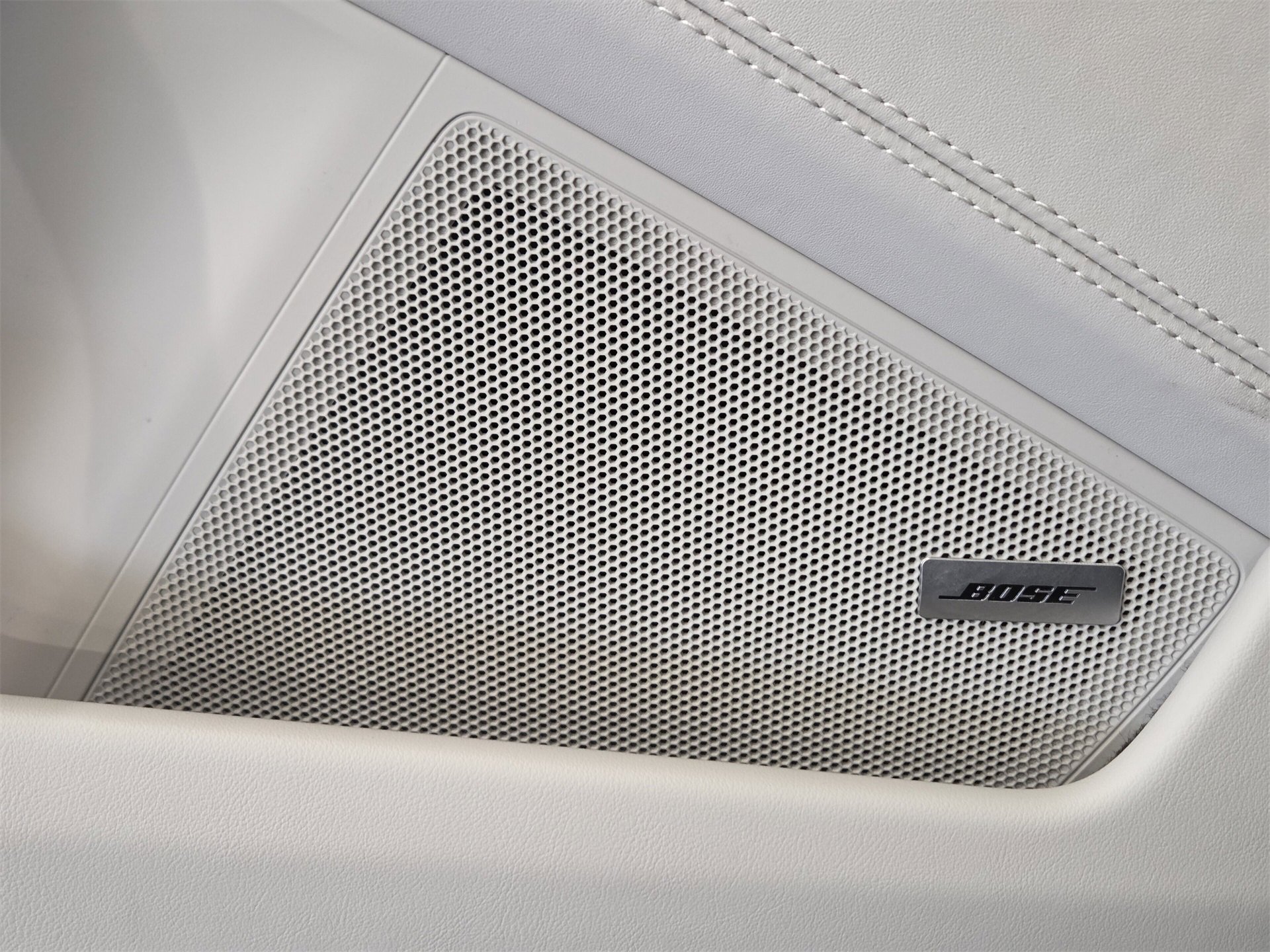 Certified 2025 Porsche 911 Carrera image 13