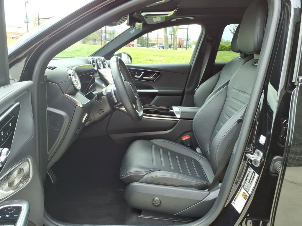 Used 2025 Mercedes-Benz GLC 350e 4MATIC image 13