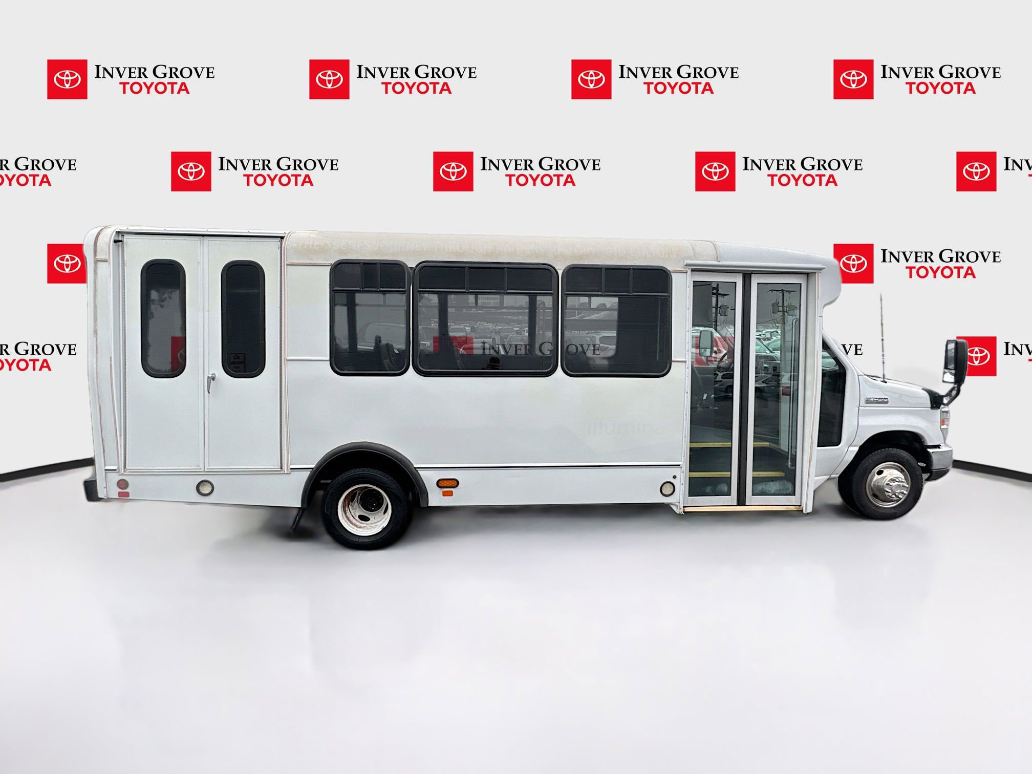 Used 2017 Ford E-450 and Econoline 450 Super Duty w/ Shuttle Bus Prep Package RWD image 8