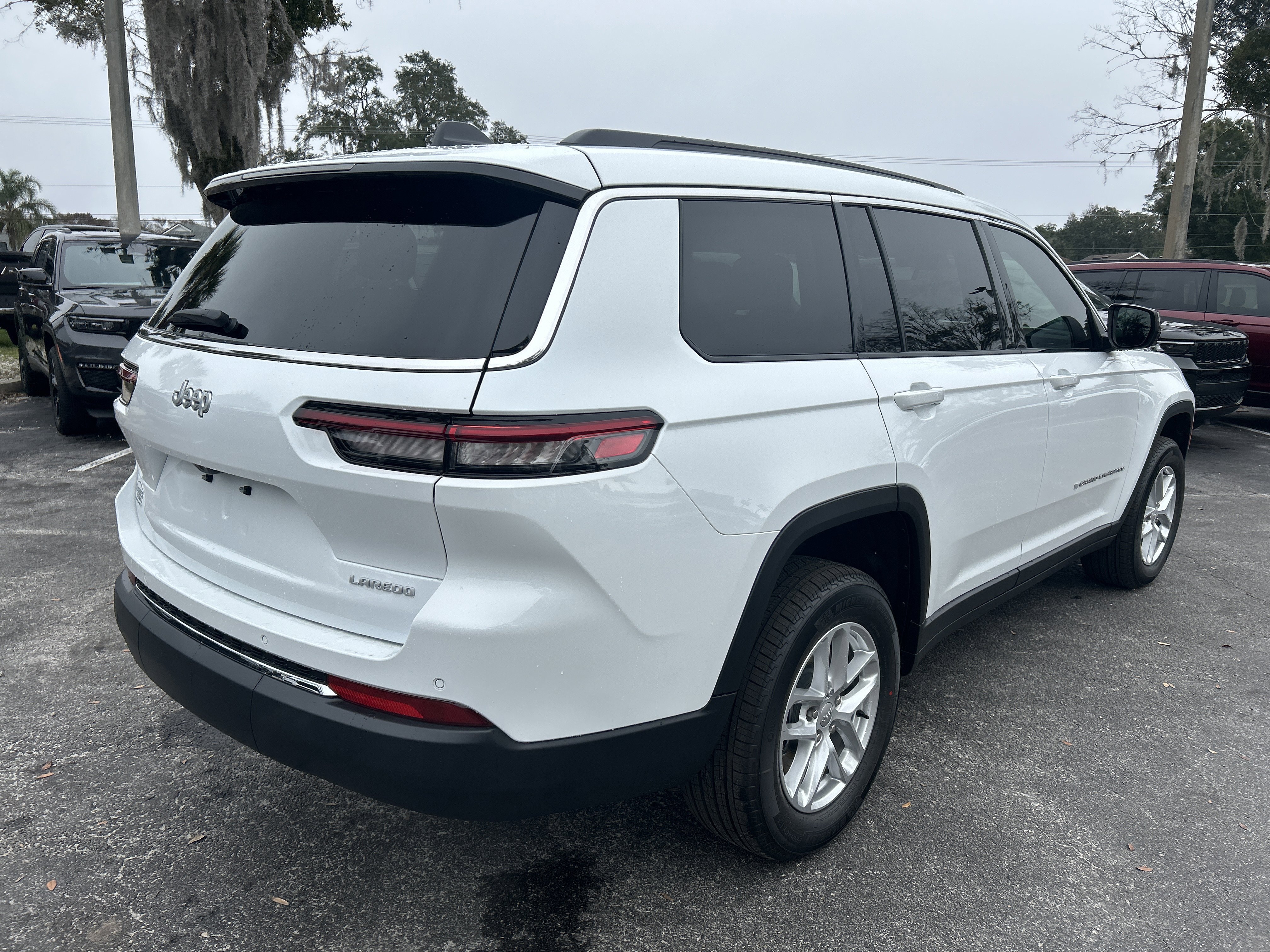 New 2025 Jeep Grand Cherokee L Laredo image 9