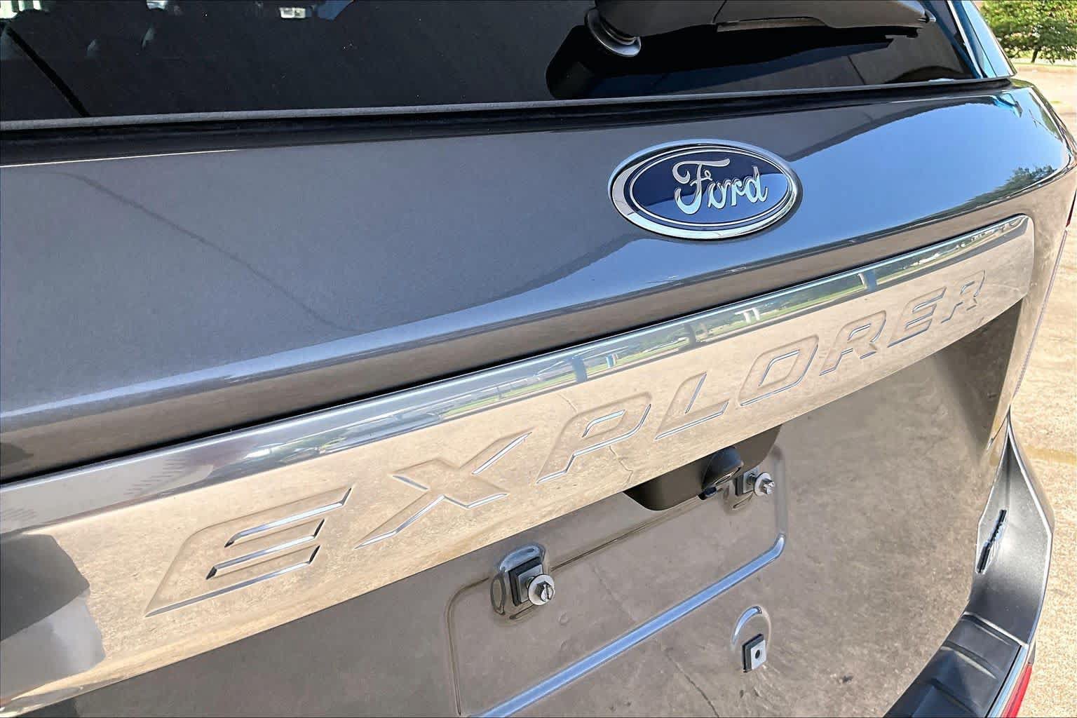 Used 2022 Ford Explorer Platinum w/ Equipment Group 601A AWD/4WD image 31