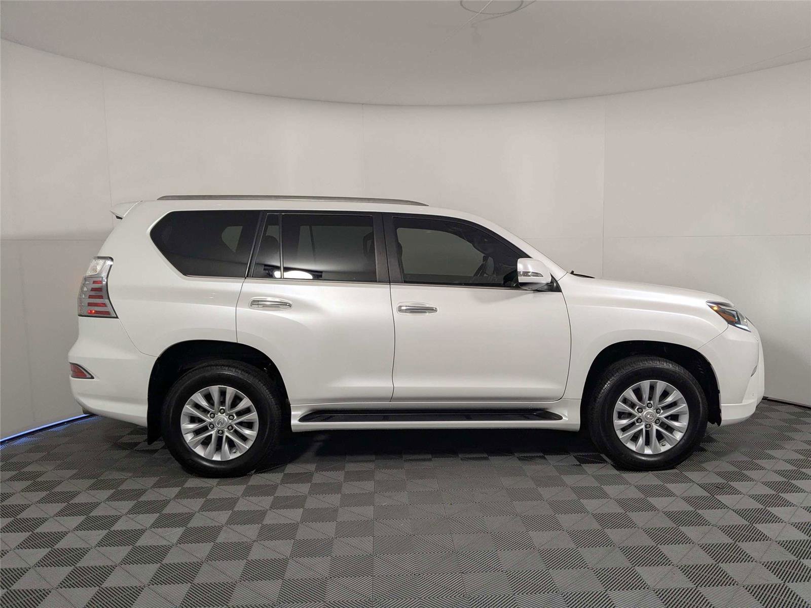 Used 2023 Lexus GX 460 Premium w/ Premium Package AWD/4WD image 4