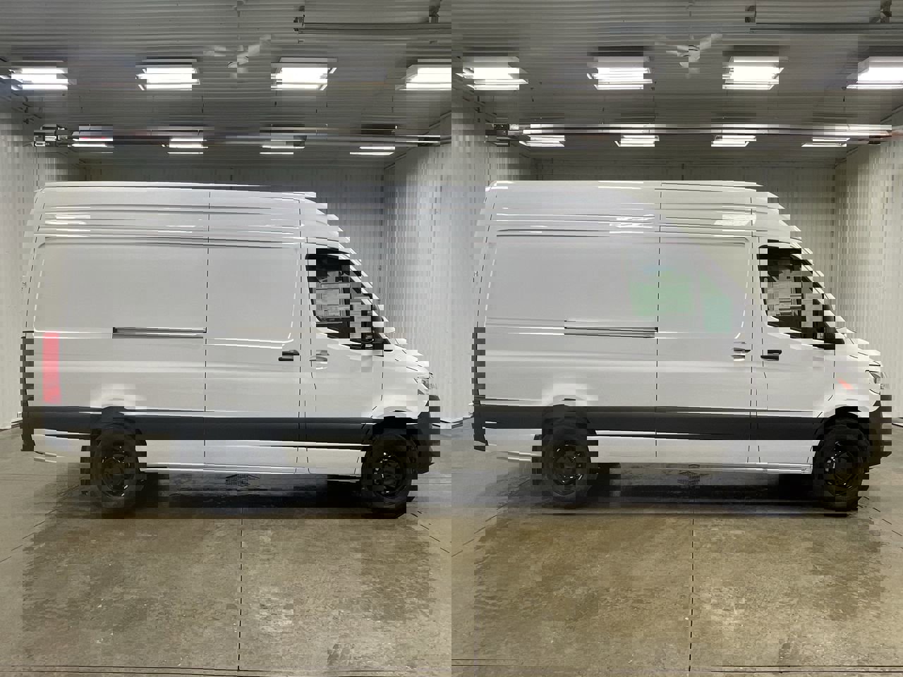 Used 2025 Mercedes-Benz Sprinter 2500 image 14