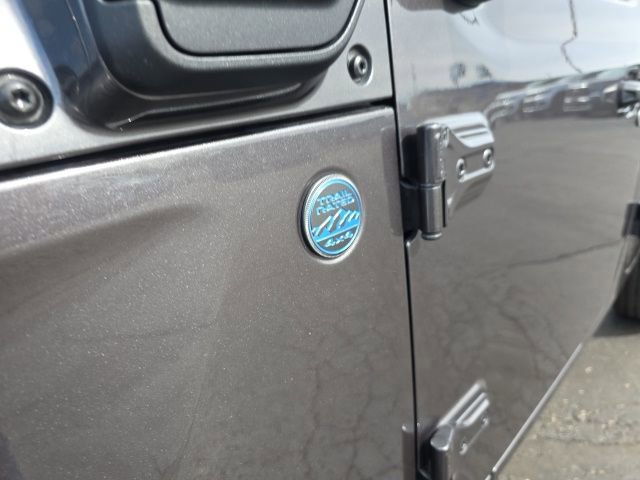 Used 2025 Jeep Wrangler Unlimited Sahara w/ Safety Group AWD/4WD image 16