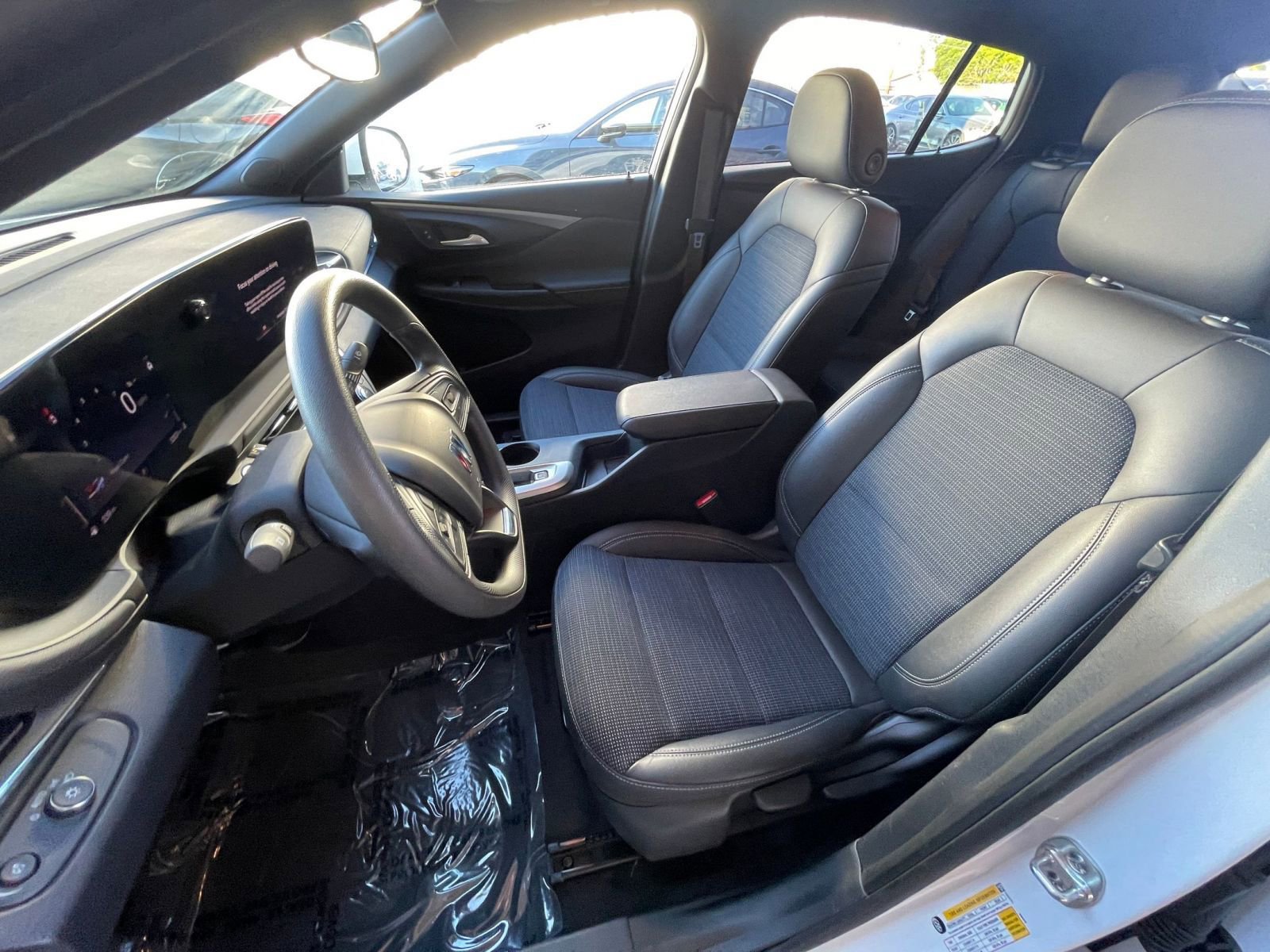 Used 2025 Buick Envista Preferred image 35