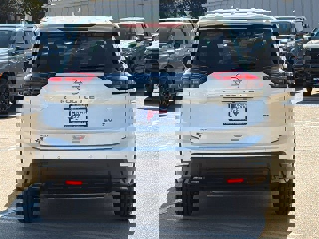 Certified 2024 Nissan Rogue SV image 7