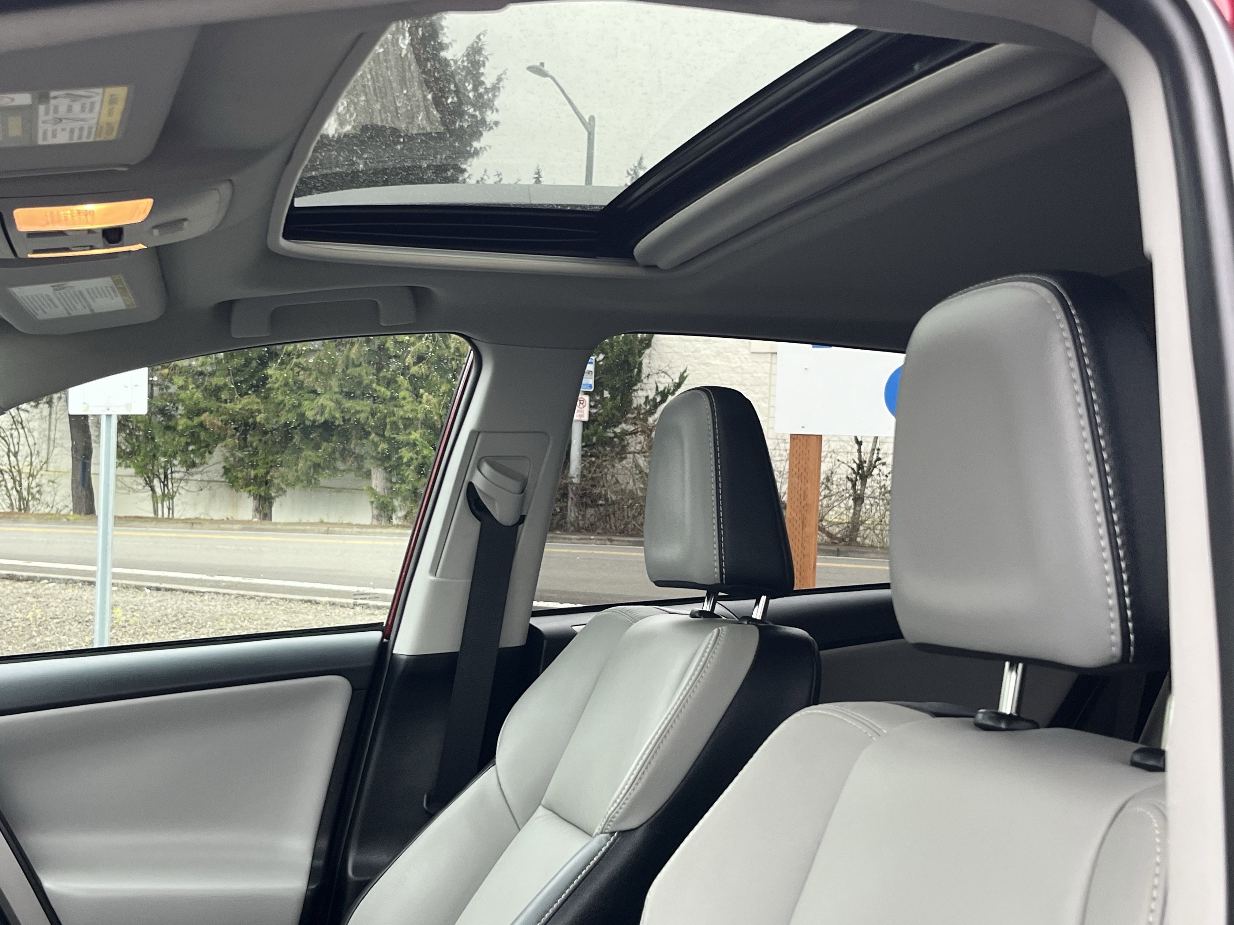 Used 2018 Toyota RAV4 Limited w/ Advanced Technology Package image 19