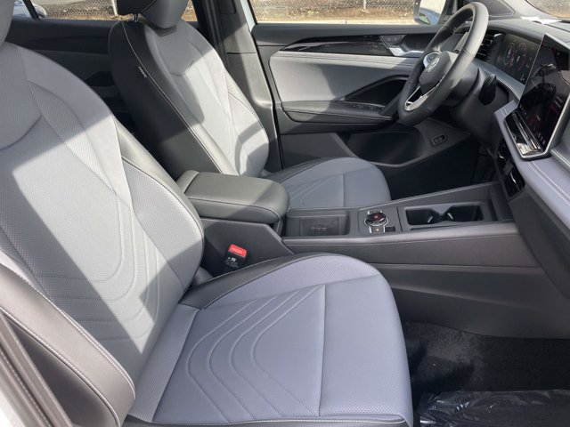 New 2026 Volkswagen Tiguan SE R-Line FWD image 25