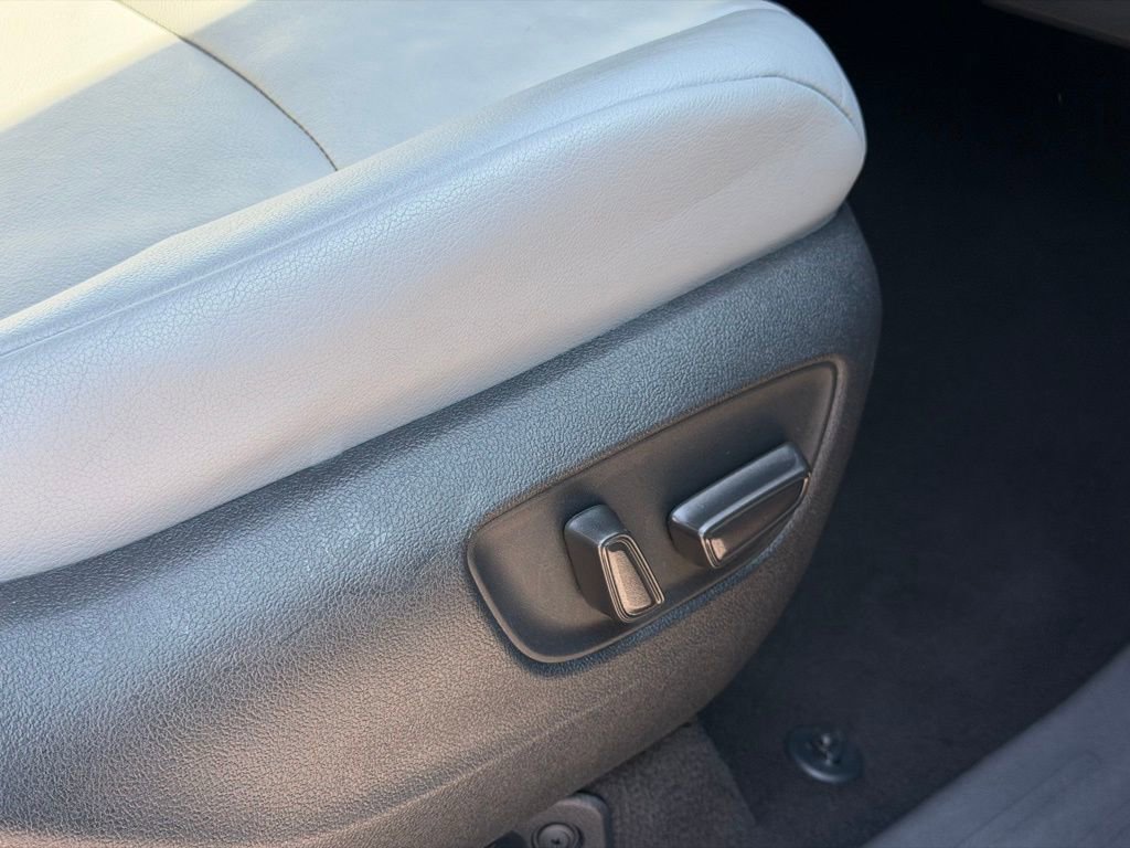 Used 2024 Toyota Sienna XLE image 30