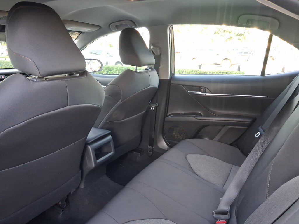 Used 2018 Toyota Camry LE FWD image 13