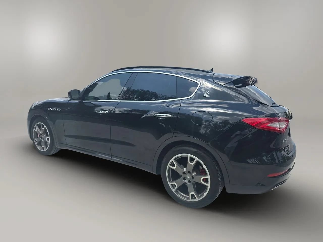 Used 2017 Maserati Levante S AWD/4WD image 4