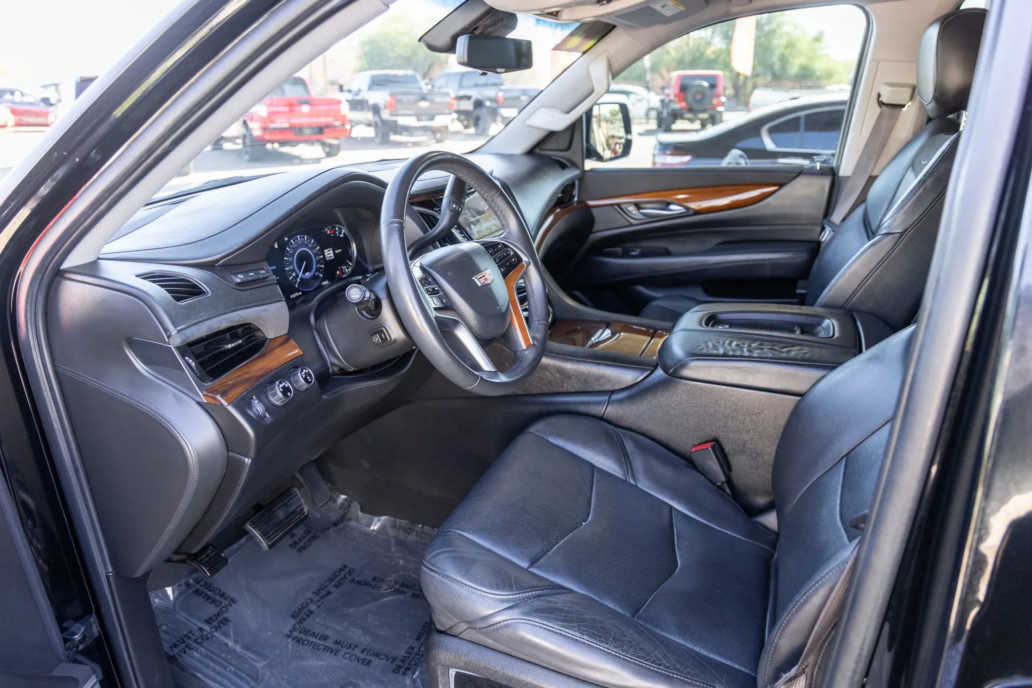 Used 2017 Cadillac Escalade Luxury image 31