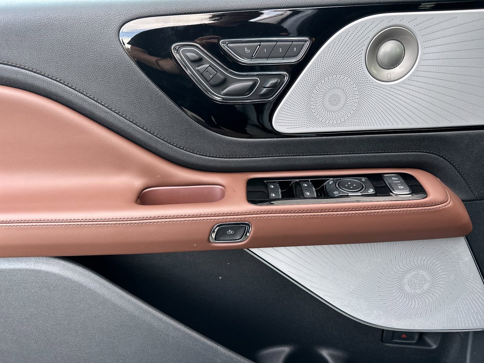 New 2025 Lincoln Aviator Reserve w/ Equipment Group 201A image 11