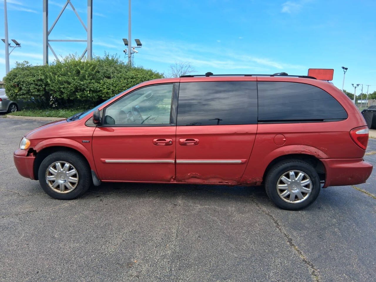Used 2007 Chrysler Town & Country Touring FWD image 5