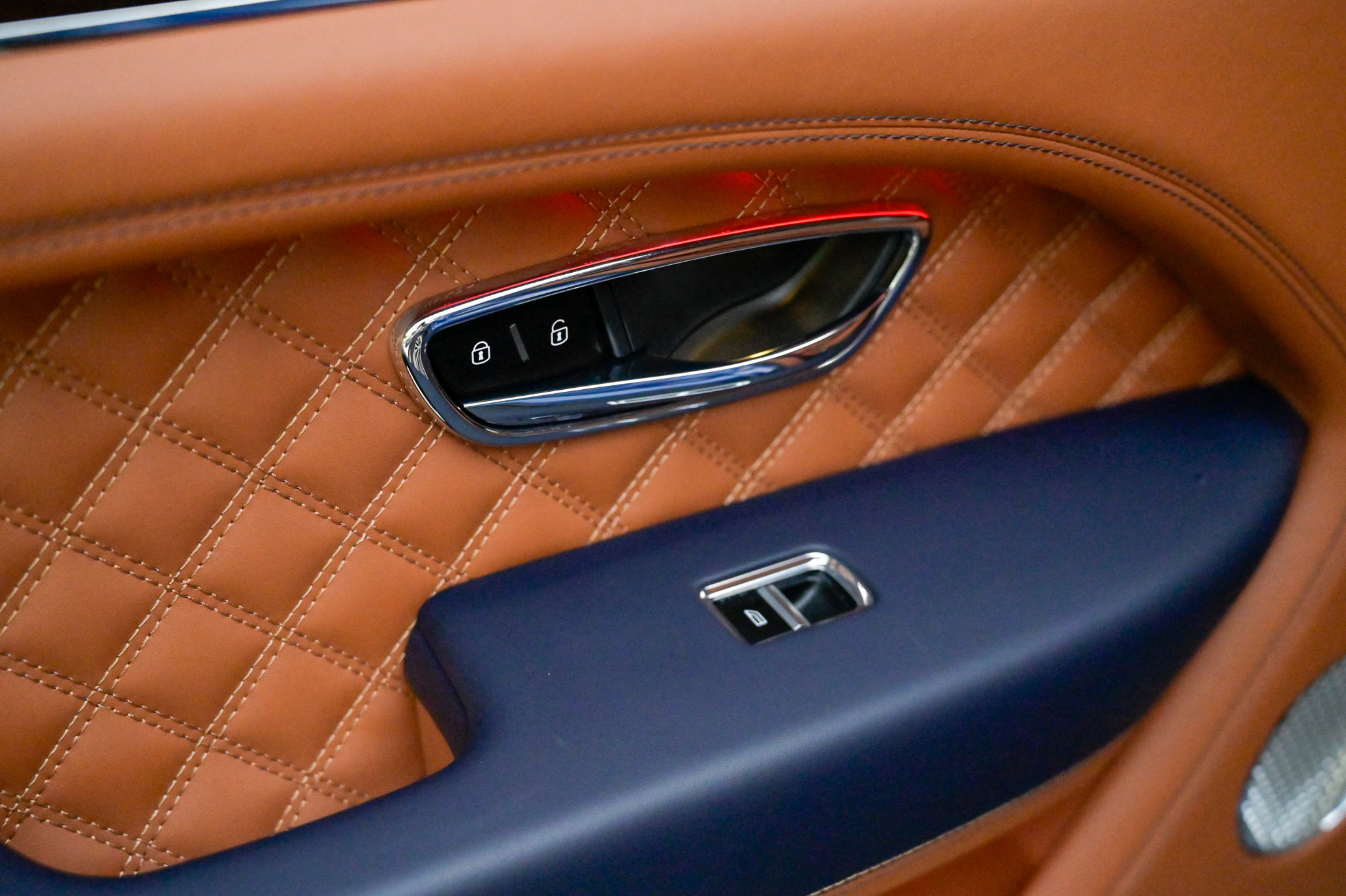 Used 2023 Bentley Bentayga image 41