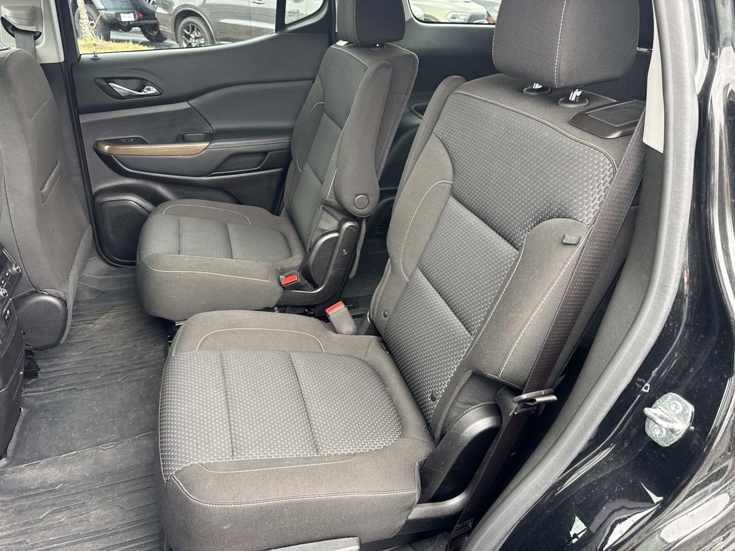 Used 2023 GMC Acadia SLE w/ Driver Convenience Package FWD image 16