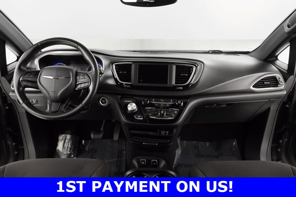 Used 2020 Chrysler Pacifica Touring w/ S Appearance Package image 2