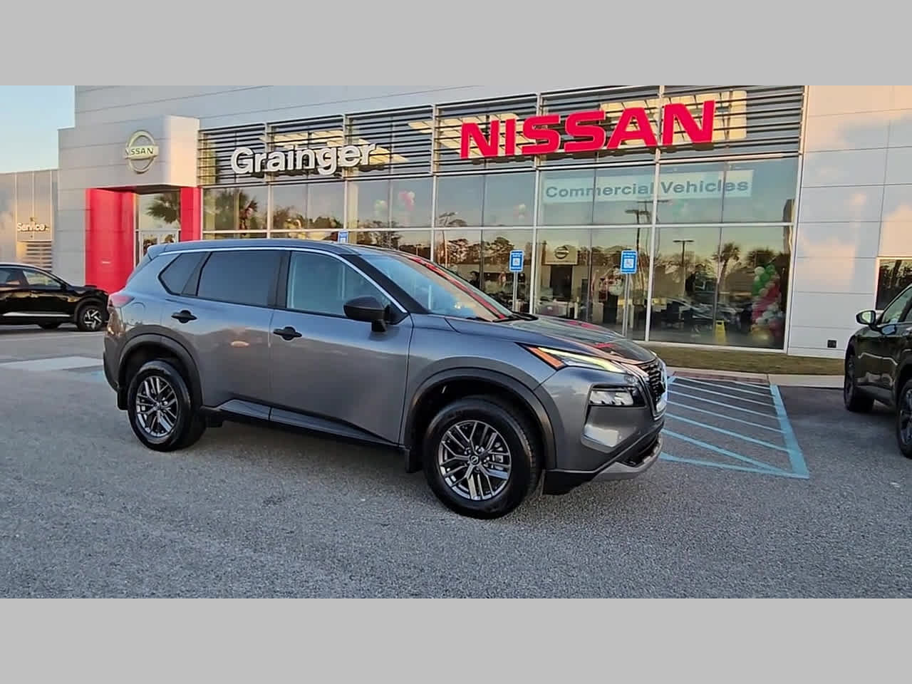 Used 2023 Nissan Rogue S image 38