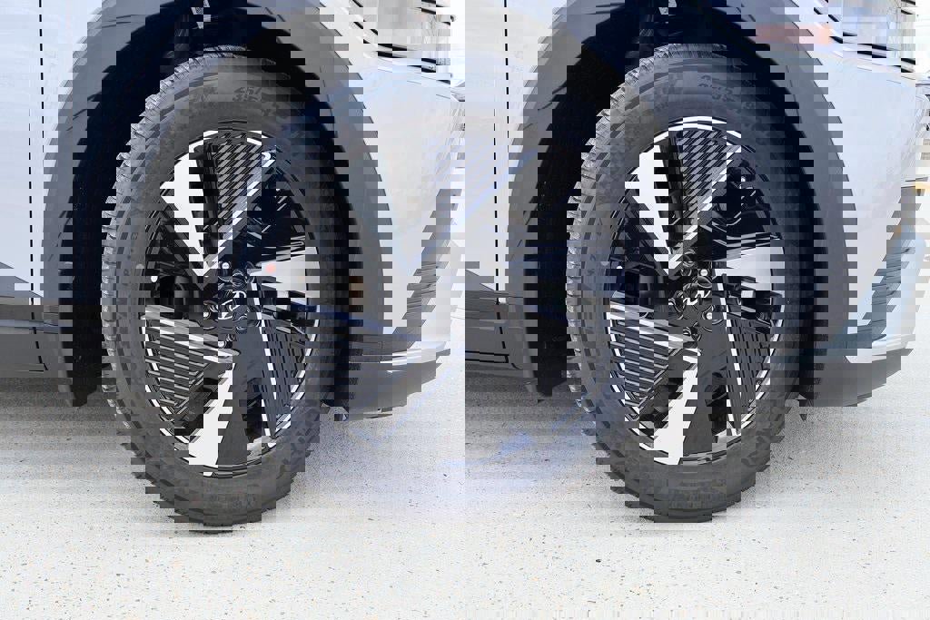 New 2025 Hyundai Ioniq 5 SEL image 17