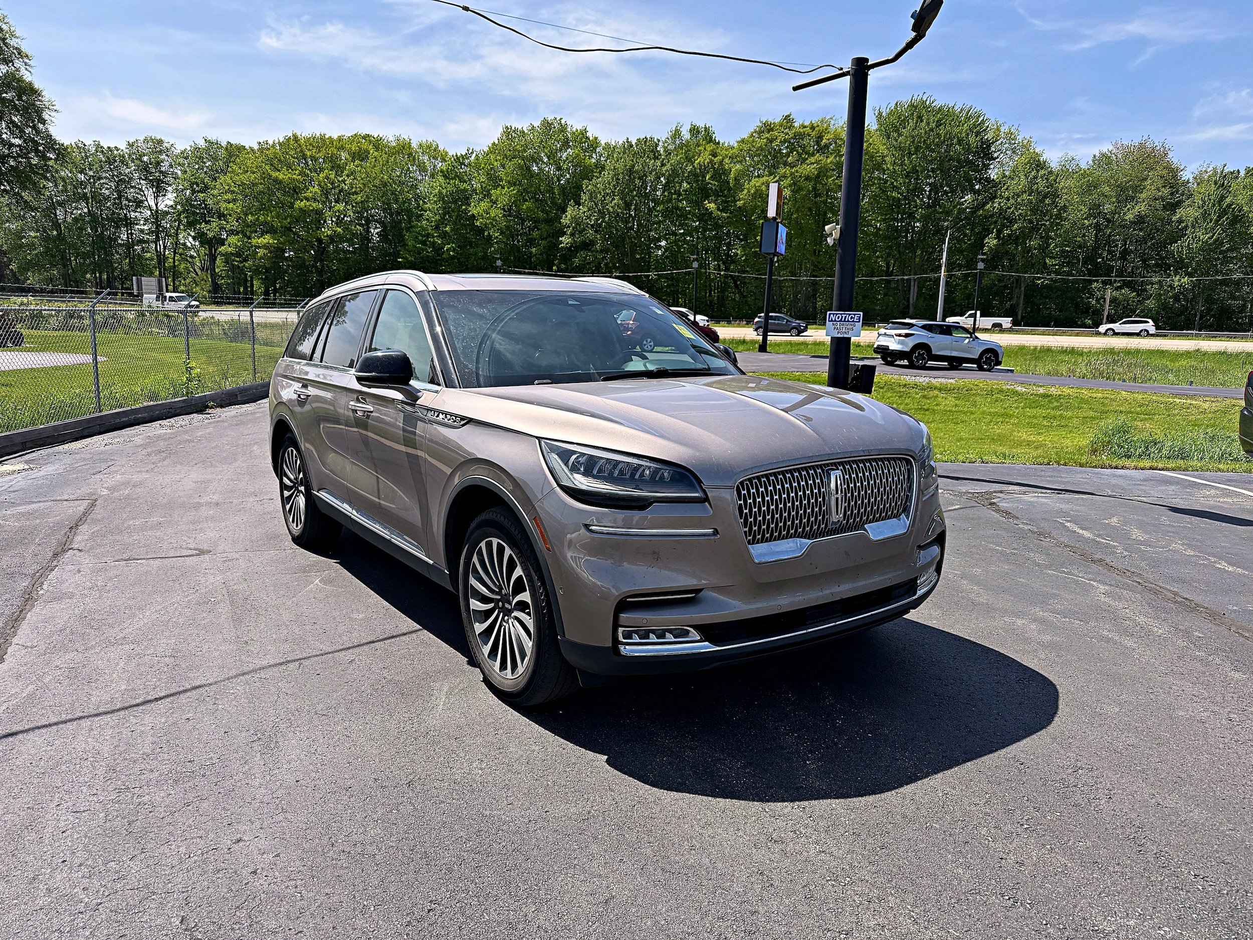 Used 2020 Lincoln Aviator Reserve w/ Equipment Group 201A AWD/4WD image 3