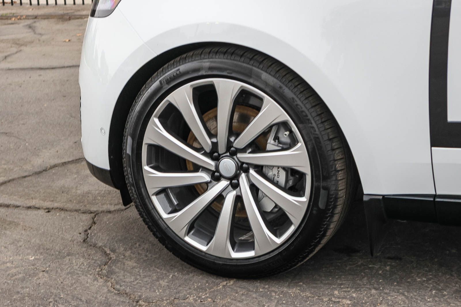 New 2025 Land Rover Range Rover SE image 9