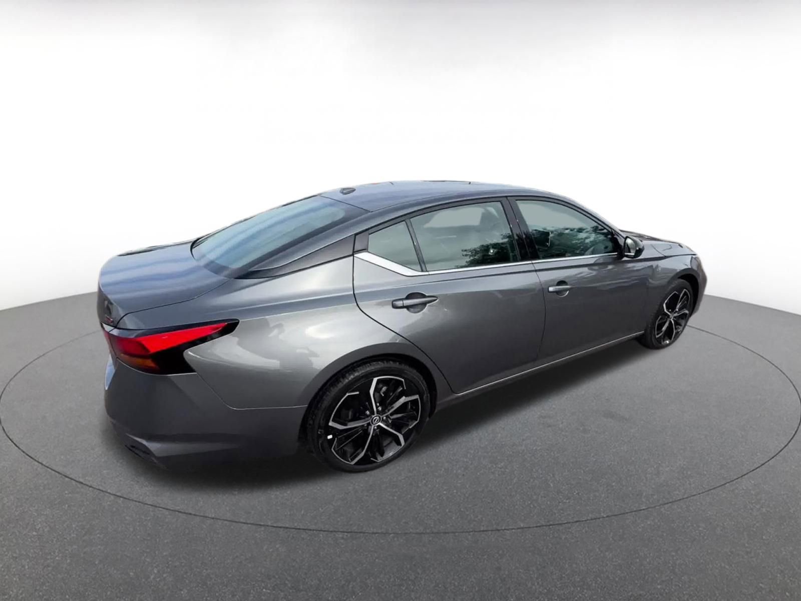 Used 2025 Nissan Altima 2.5 SR image 15