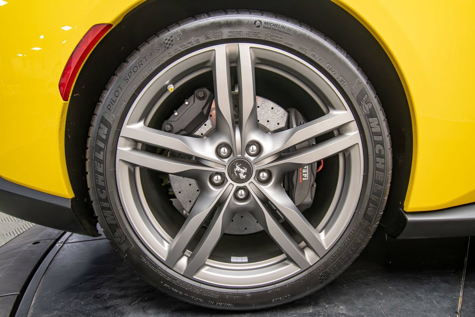Used 2019 Ferrari Portofino RWD image 54