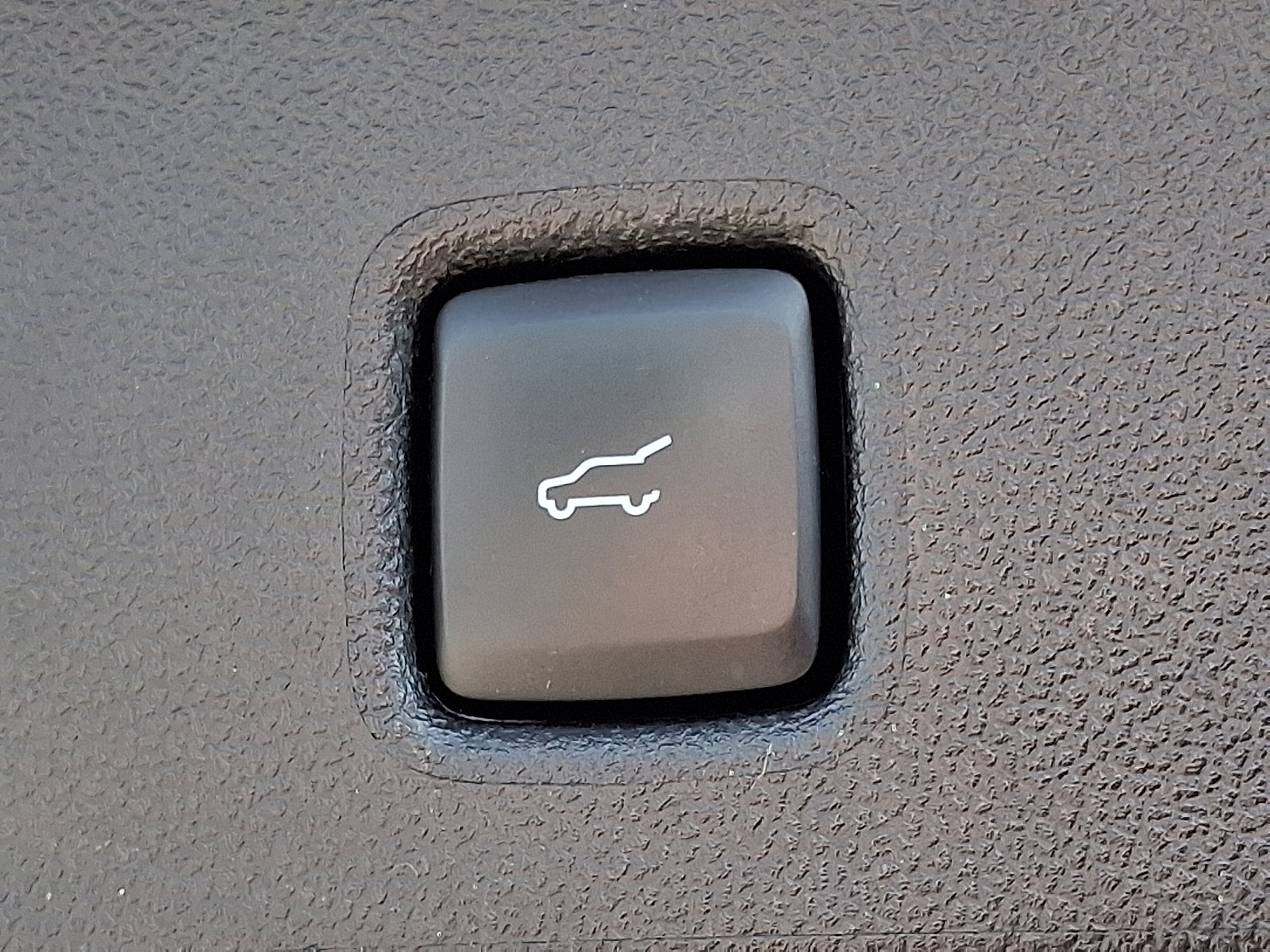 Used 2020 Ford Escape Titanium image 29