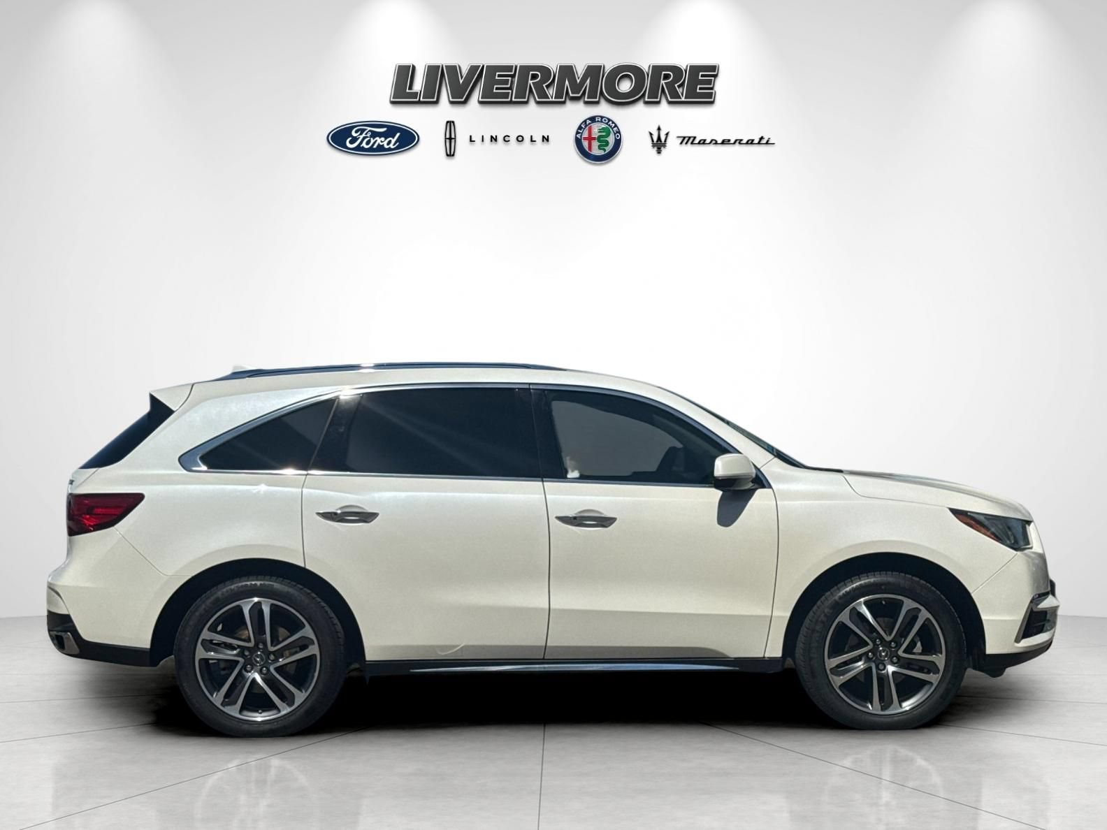Used 2017 Acura MDX w/ Advance & Entertainment Pac FWD image 2