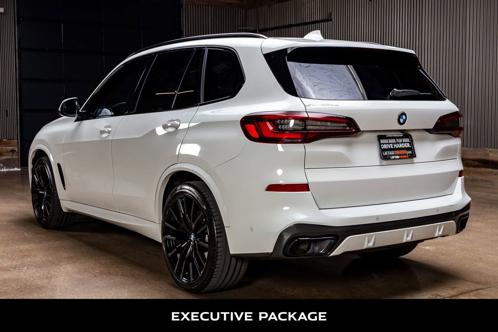 Used 2022 BMW X5 xDrive40i w/ M Sport Package AWD/4WD image 6