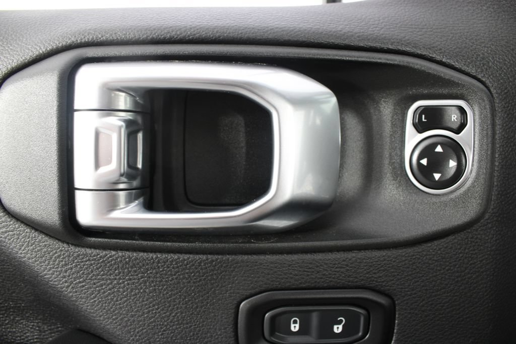 Used 2025 Jeep Wrangler Unlimited Sahara AWD/4WD image 14