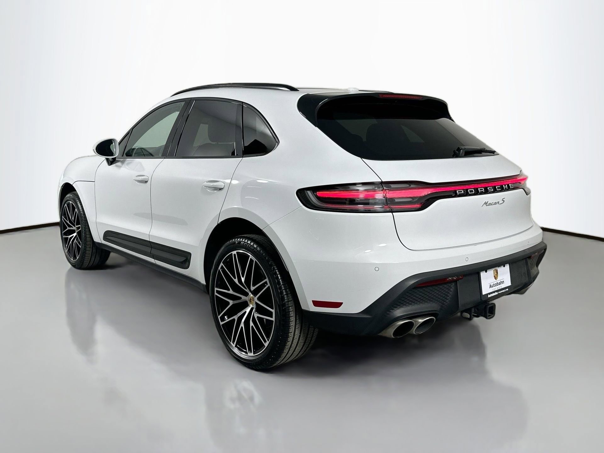Certified 2024 Porsche Macan S image 3