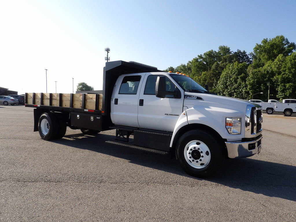 Used 2023 Ford F750 2WD Crew Cab Super Duty image 22