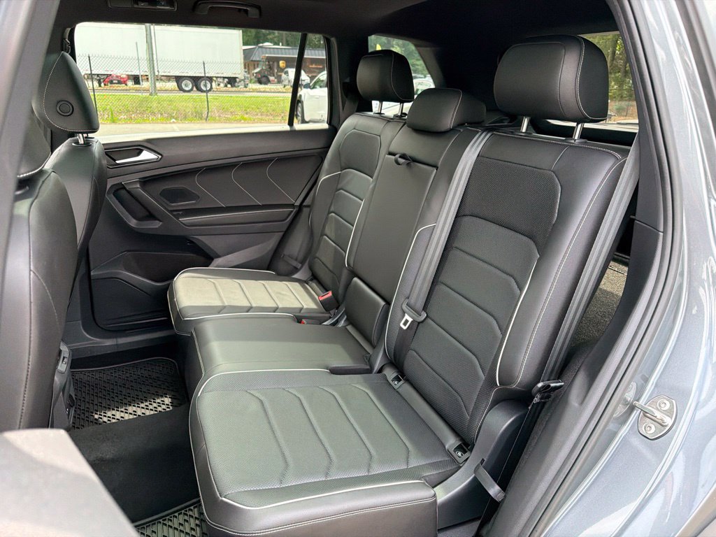 Used 2023 Volkswagen Tiguan SEL R-Line AWD/4WD image 19
