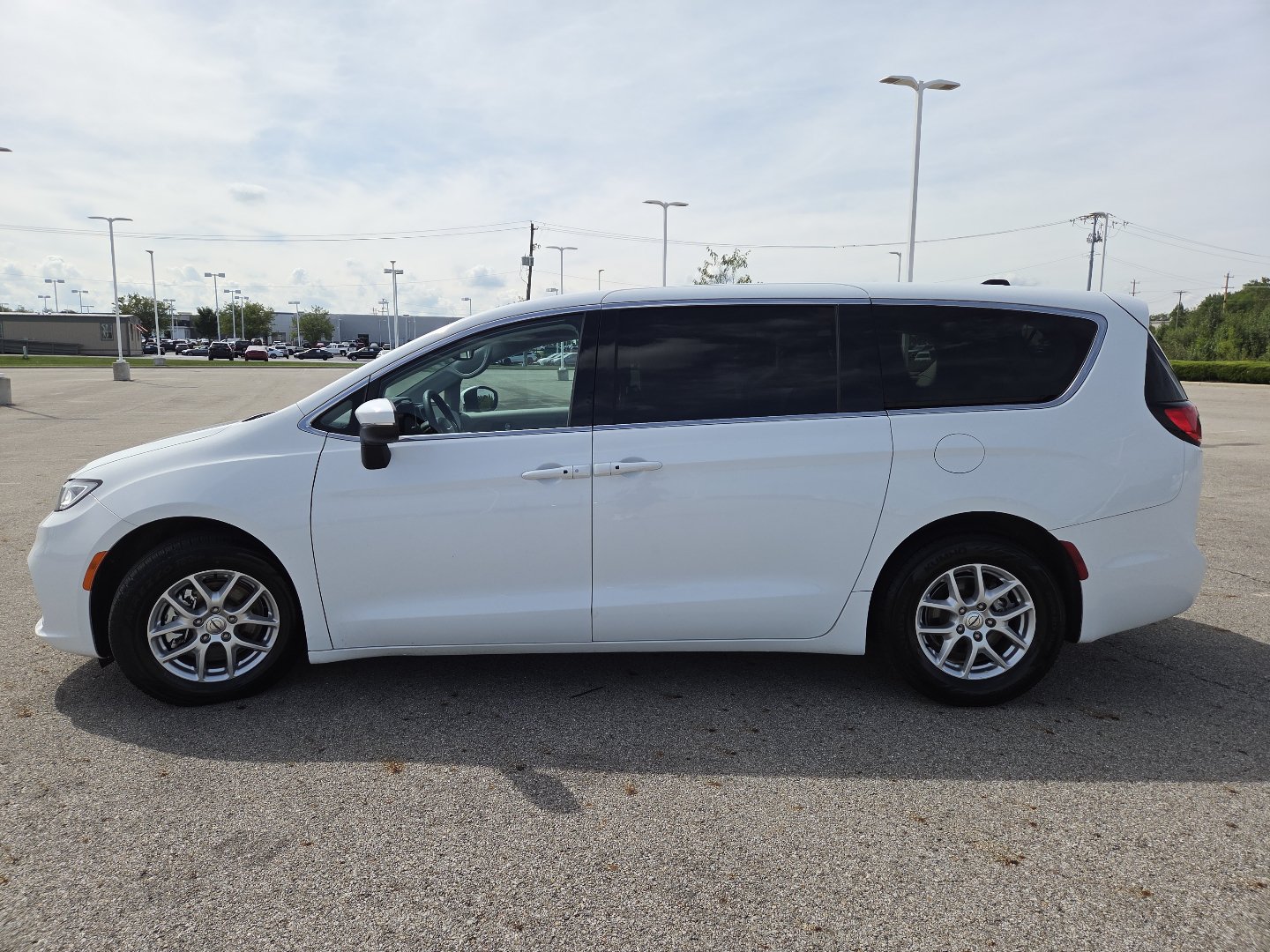 Used 2023 Chrysler Pacifica Touring-L FWD image 14
