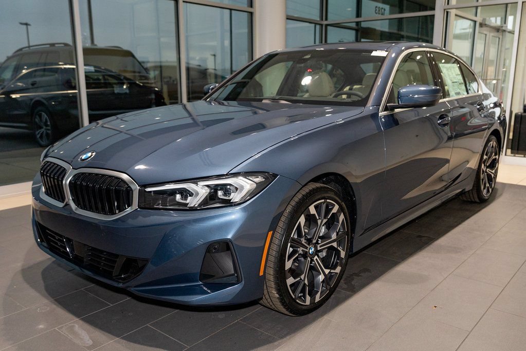 Used 2026 BMW 330i xDrive Sedan w/ Premium Package AWD/4WD image 3