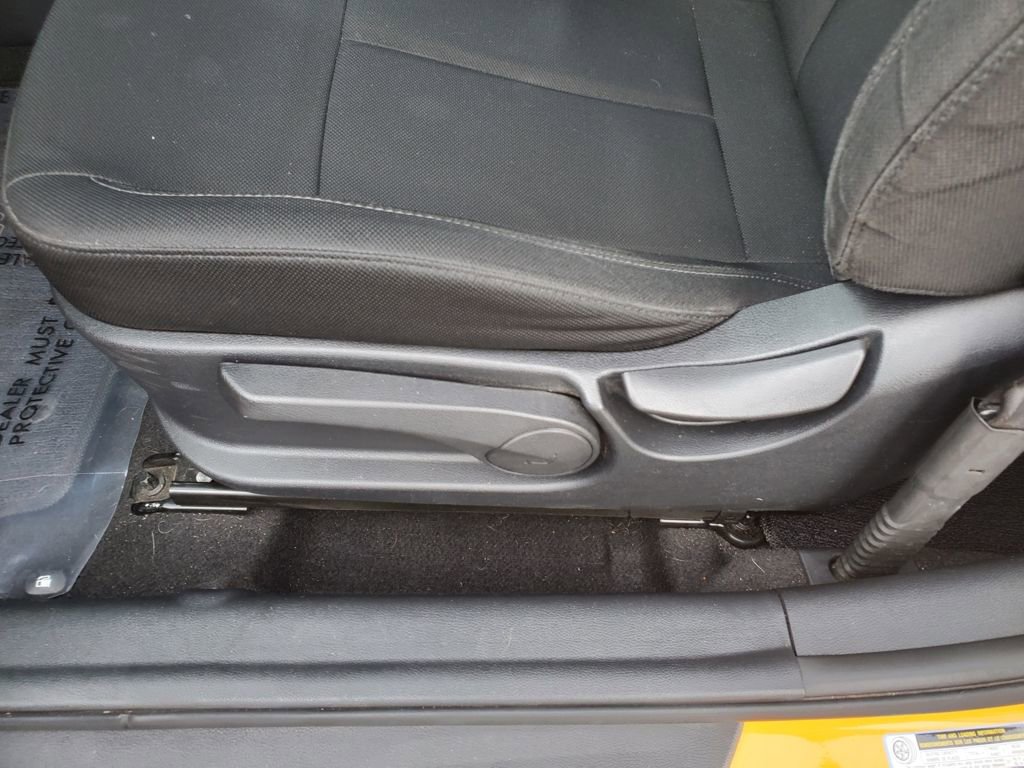 Used 2017 Hyundai Veloster Value Edition image 11