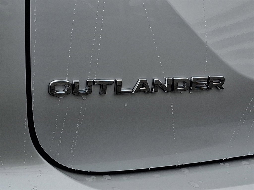New 2026 Mitsubishi Outlander ES image 13