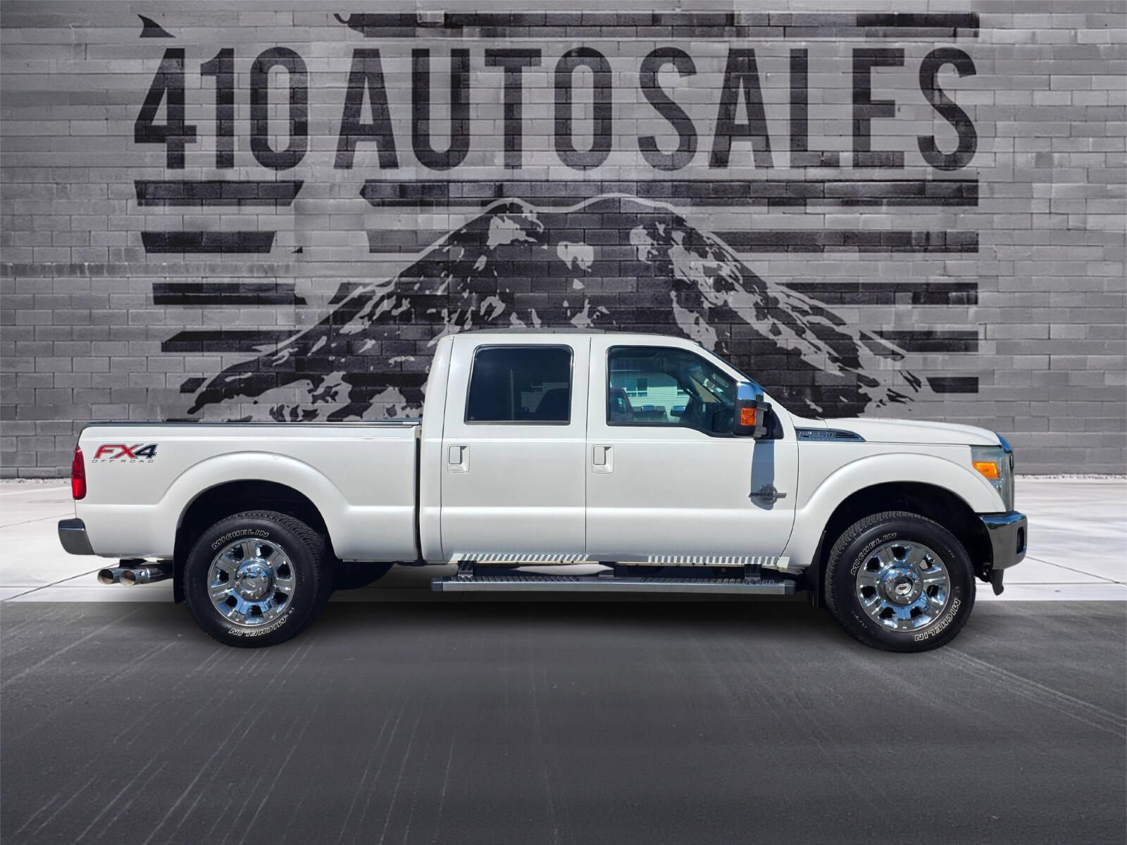 Used 2014 Ford F250 Lariat w/ Lariat Ultimate Package AWD/4WD image 2