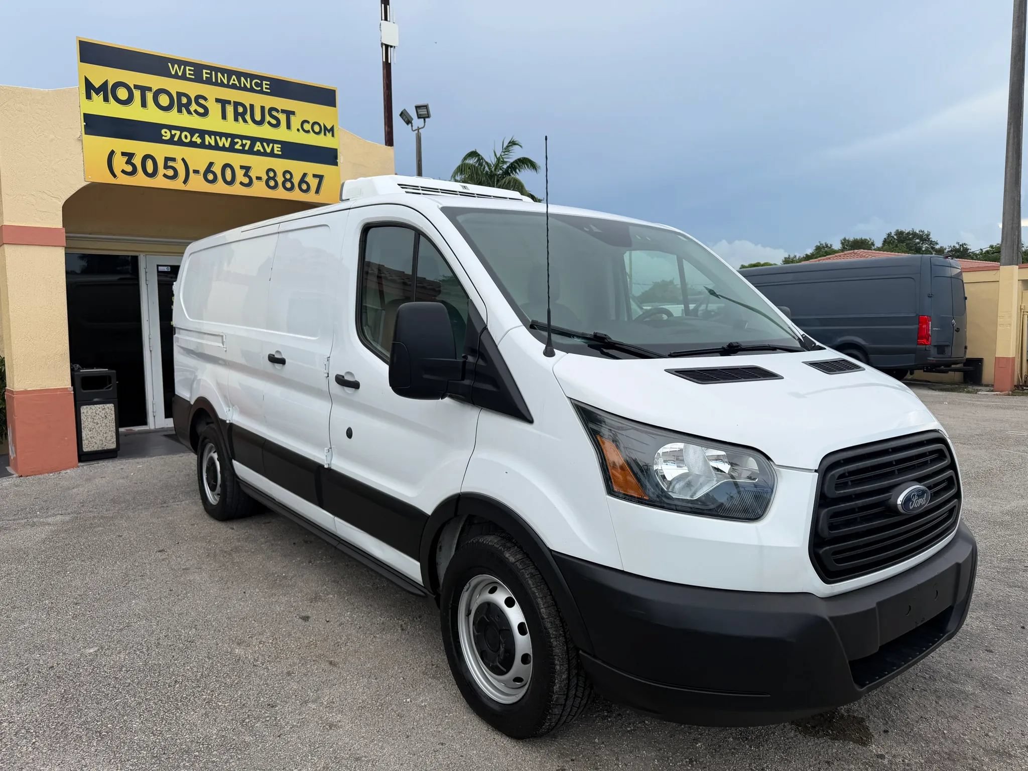 Used 2019 Ford Transit 150 130 Low Roof RWD image 11