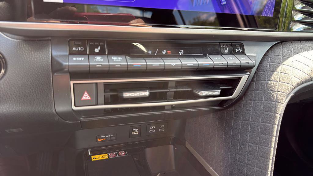 Used 2025 Toyota Camry XLE FWD image 21