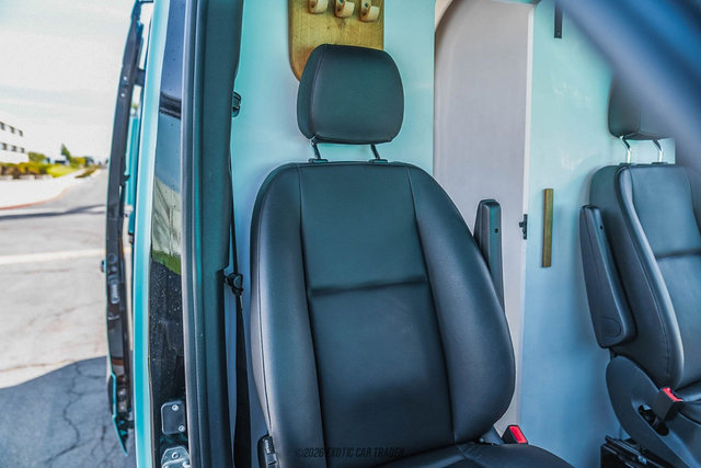 Used 2024 Mercedes-Benz Sprinter 2500 image 32