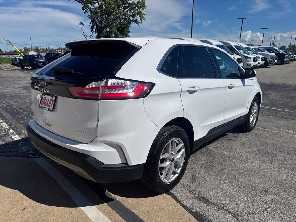 Certified 2024 Ford Edge SEL w/ Convenience Package AWD/4WD image 3