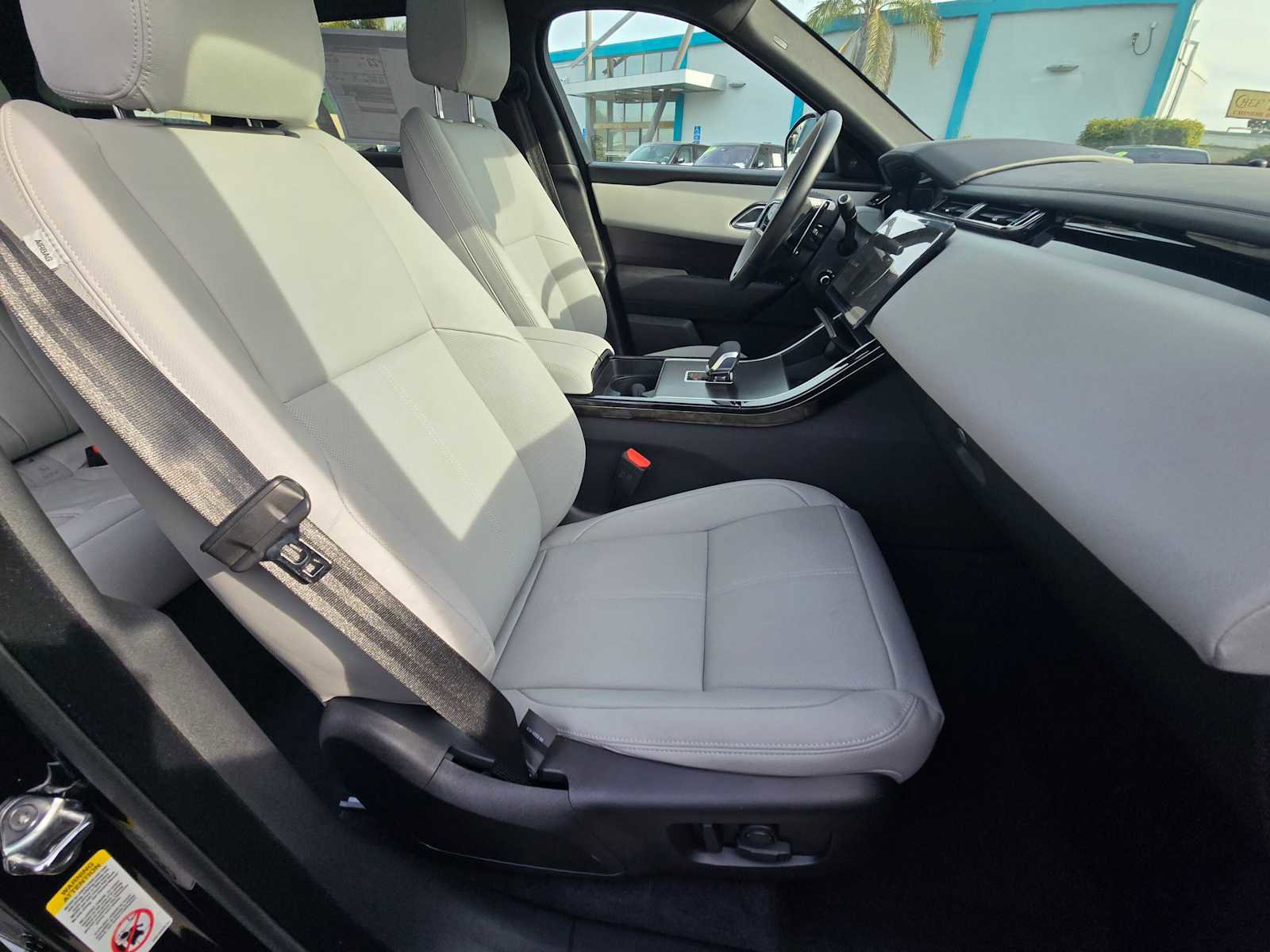 New 2026 Land Rover Range Rover Velar Dynamic SE image 11