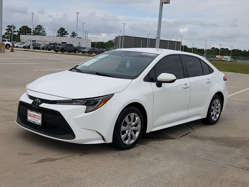 Used 2022 Toyota Corolla LE image 3