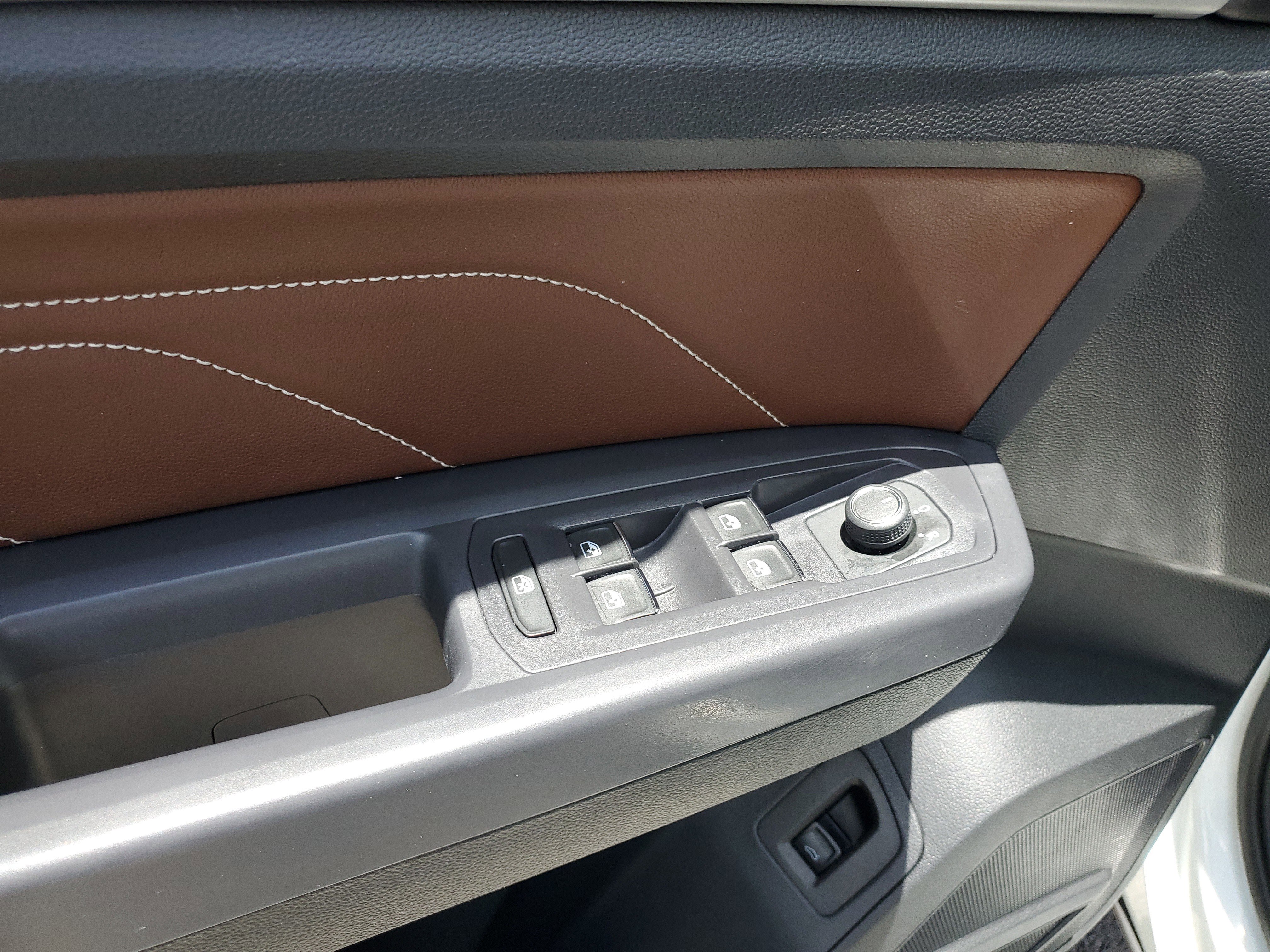 Used 2021 Volkswagen Atlas SE w/ Panoramic Sunroof Package image 12