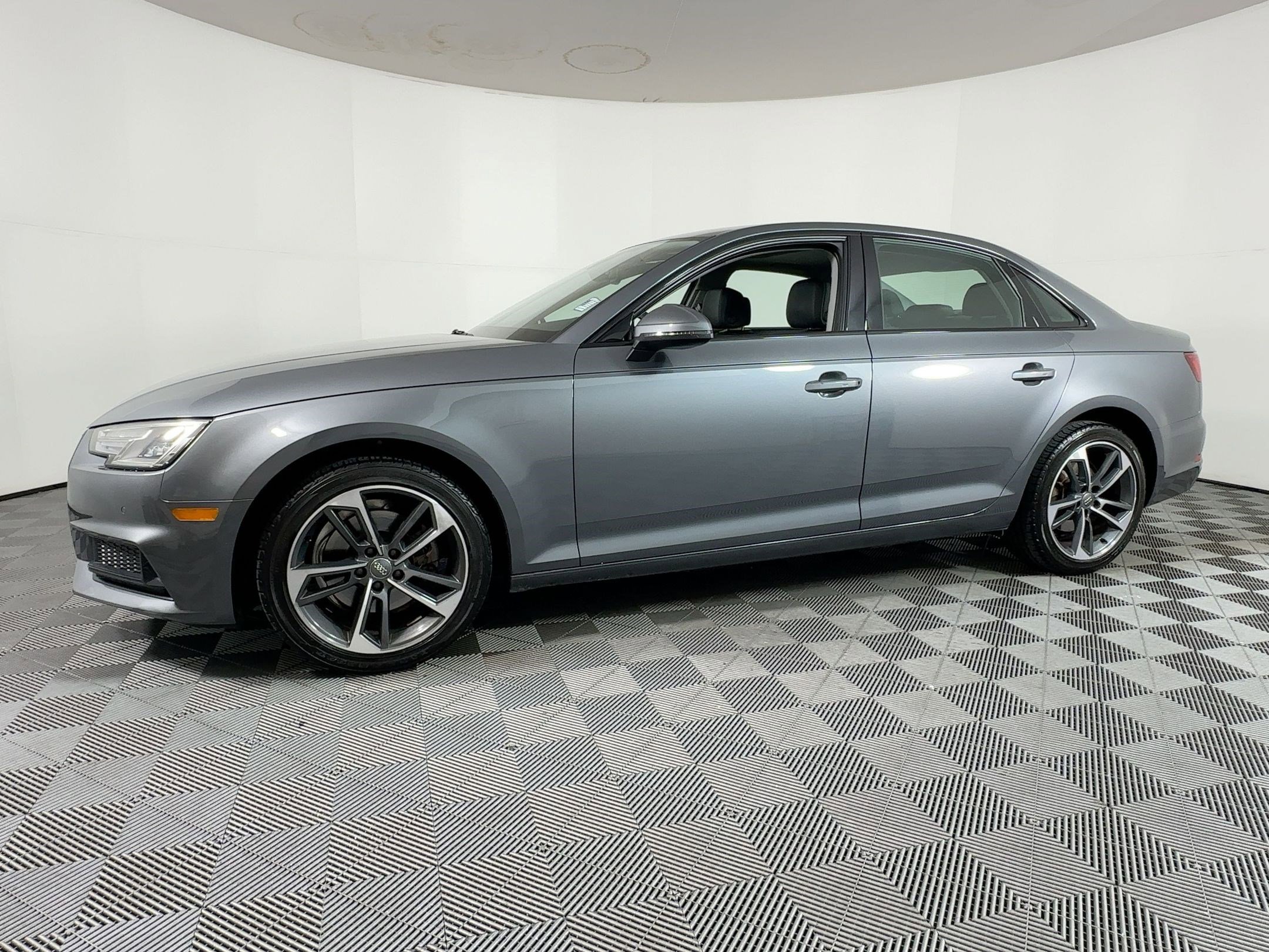 Used 2019 Audi A4 2.0T Premium image 17